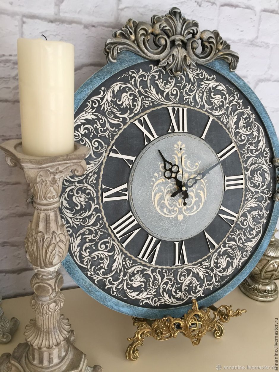 Часы из бронзы — «кариатиды»