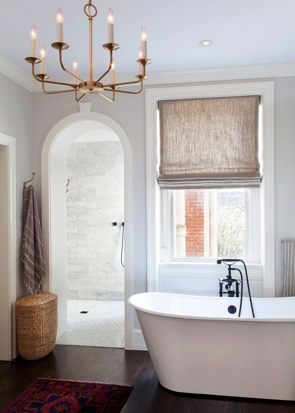 Небольшое окно в ванной