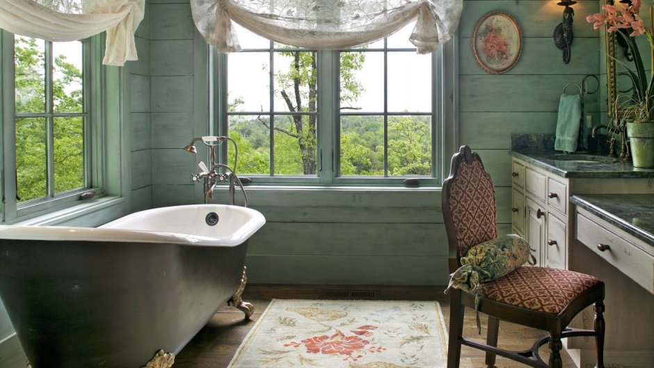 Ванная комната с маленьким окном