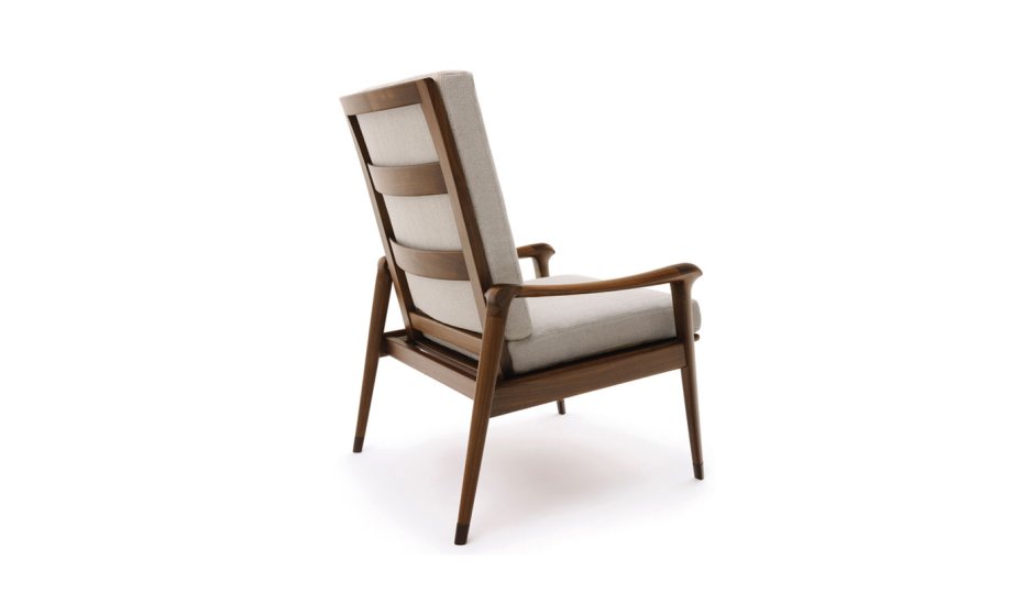 Розовое кресло в интерьере