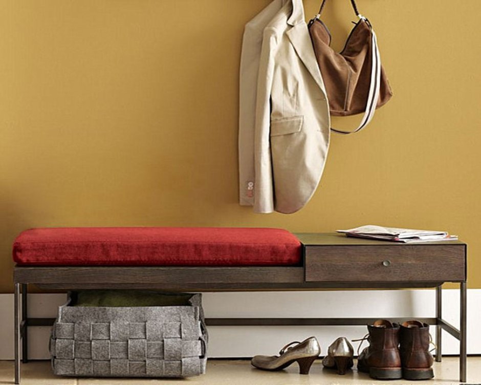 Скамья с вешалкой в прихожую из дерева