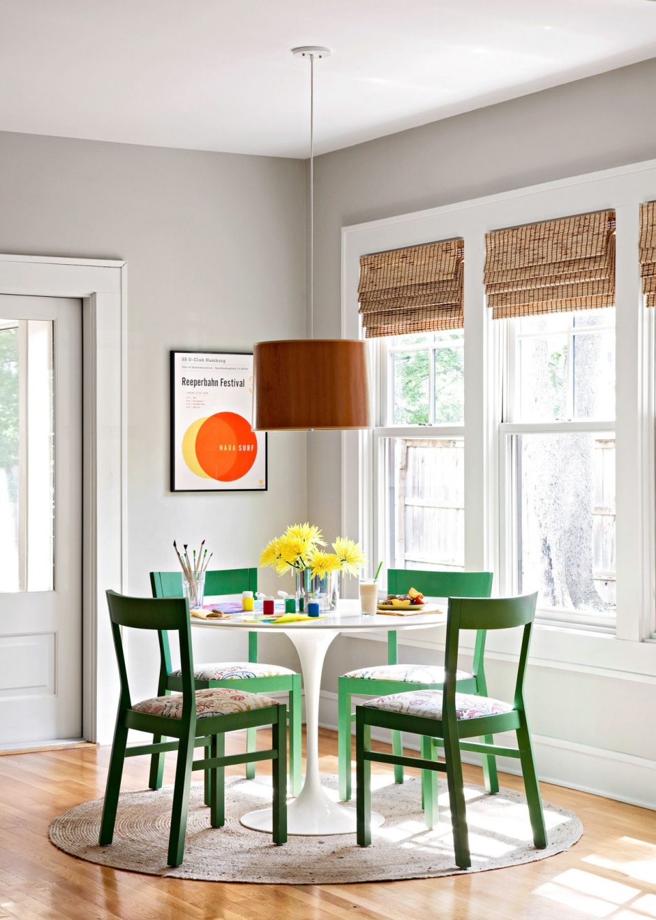 Зеленые стулья в интерьере