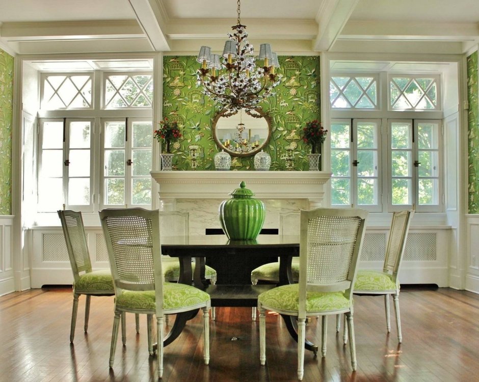 Зелёные стулья в интерьере кухни