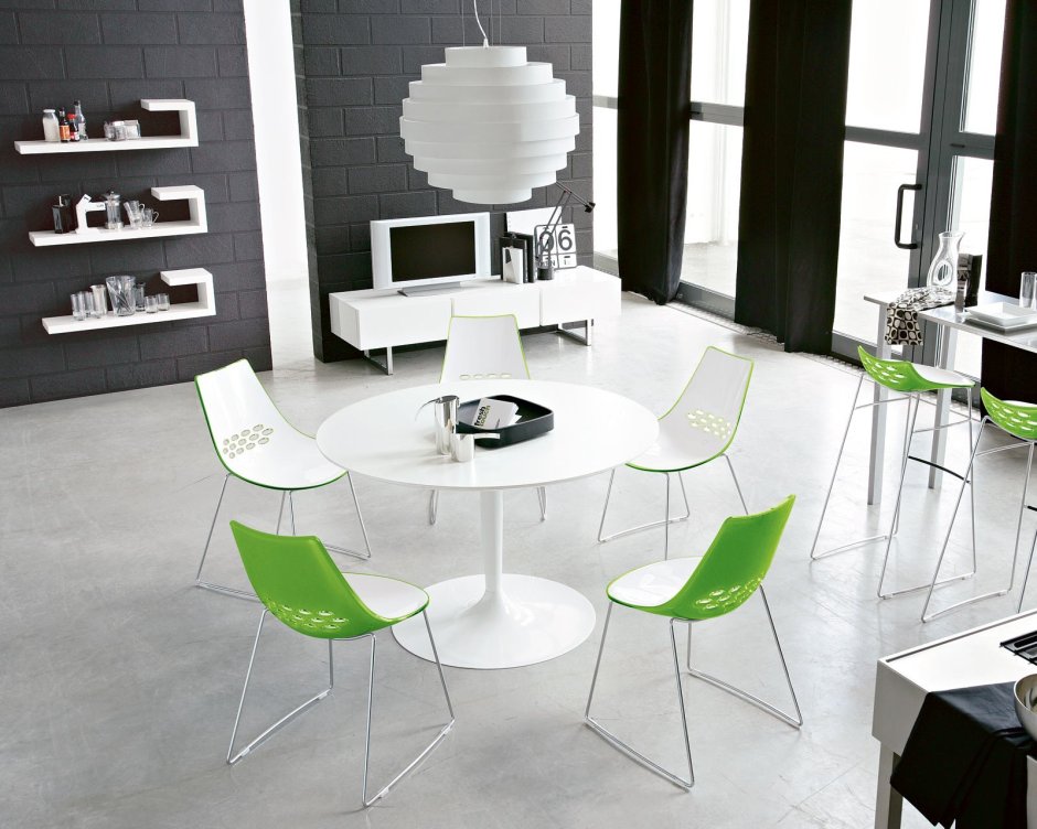 Стулья Калигарис пластиковые