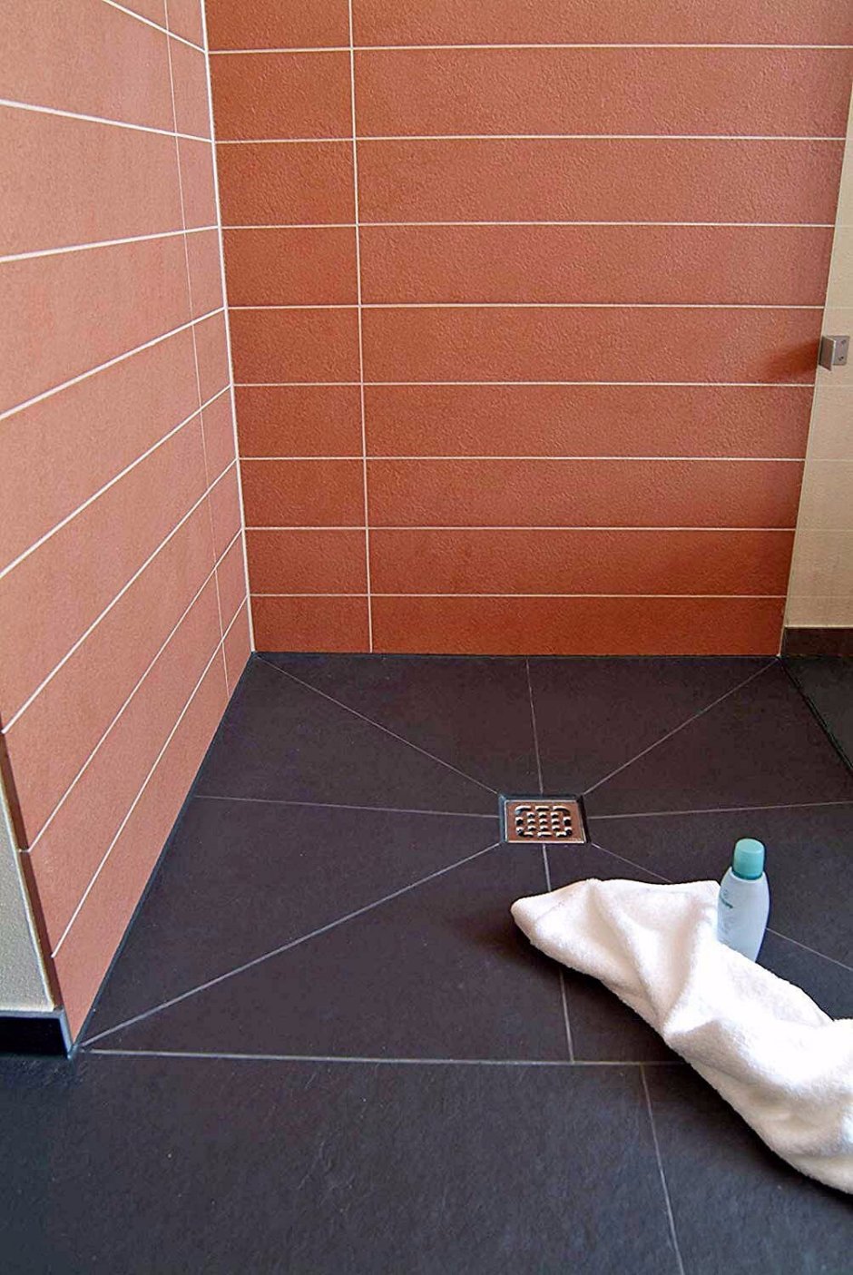 Разуклонка плитки 30 на 60 в душевой