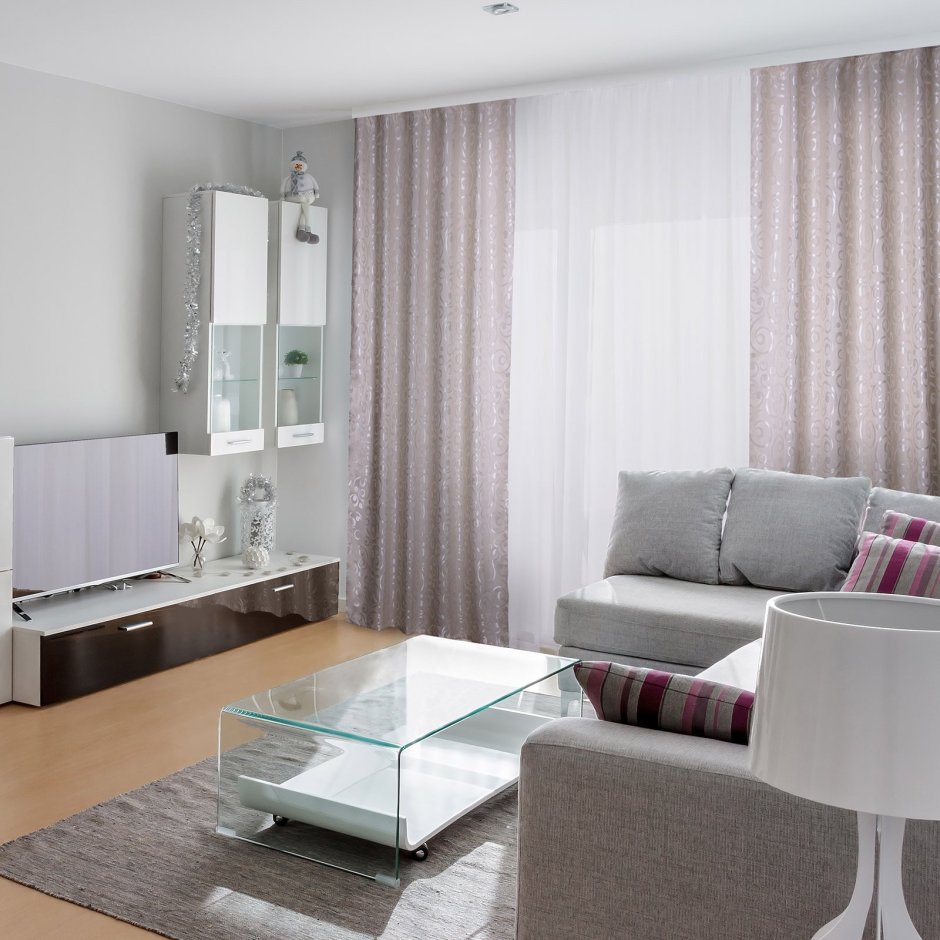 Гостиная с серыми шторами