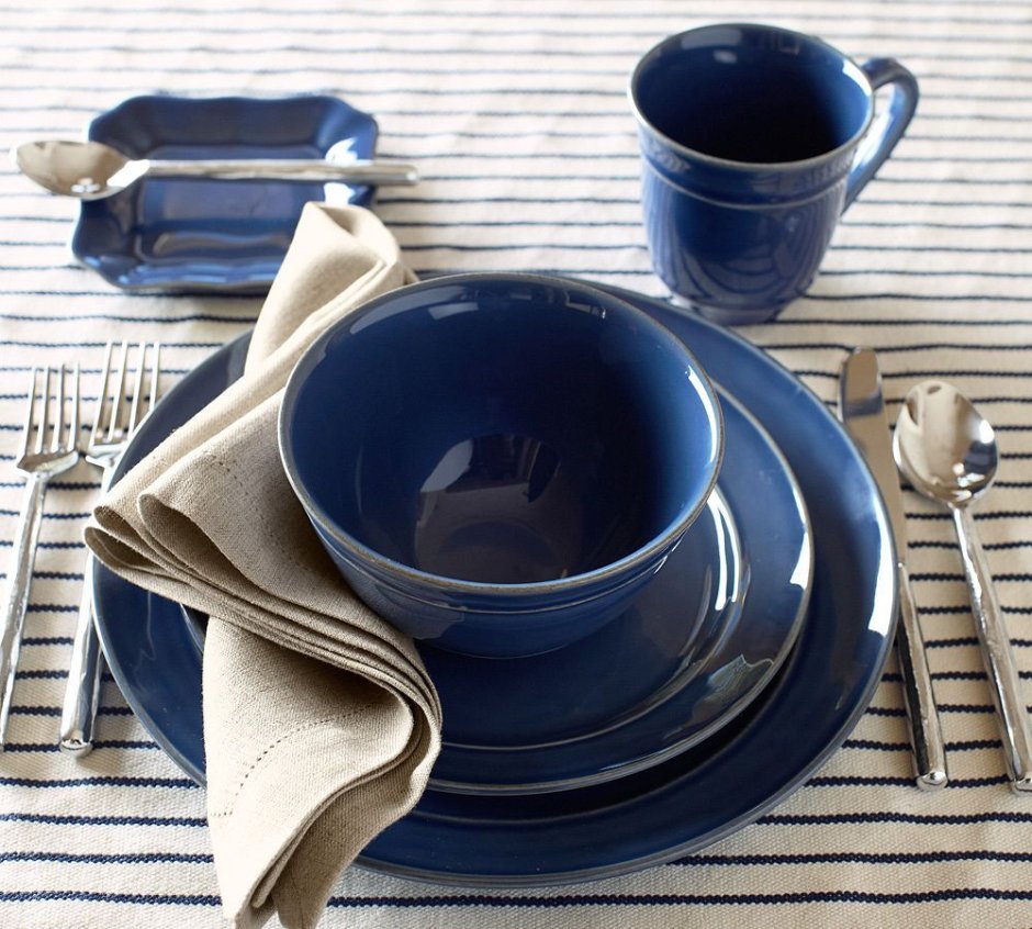 Синяя керамическая посуда