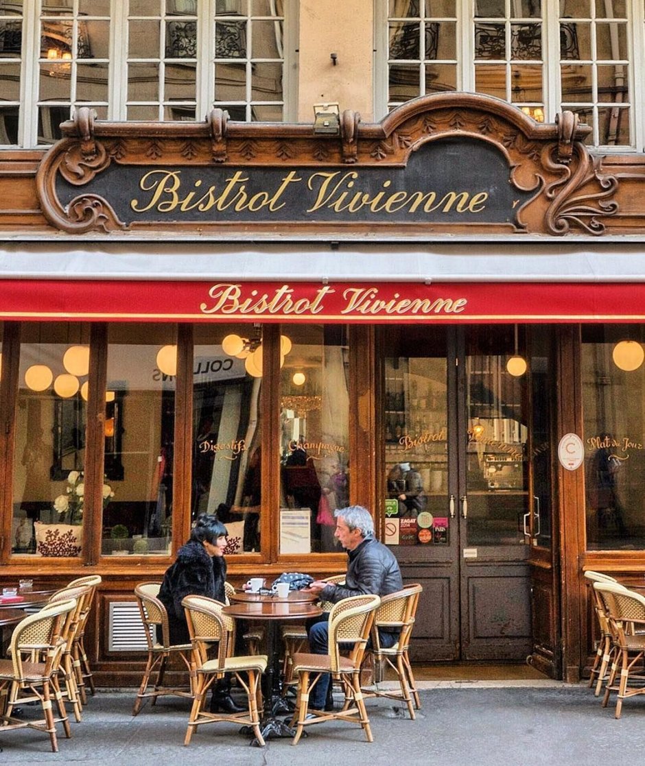 Кафе бистро в Париже